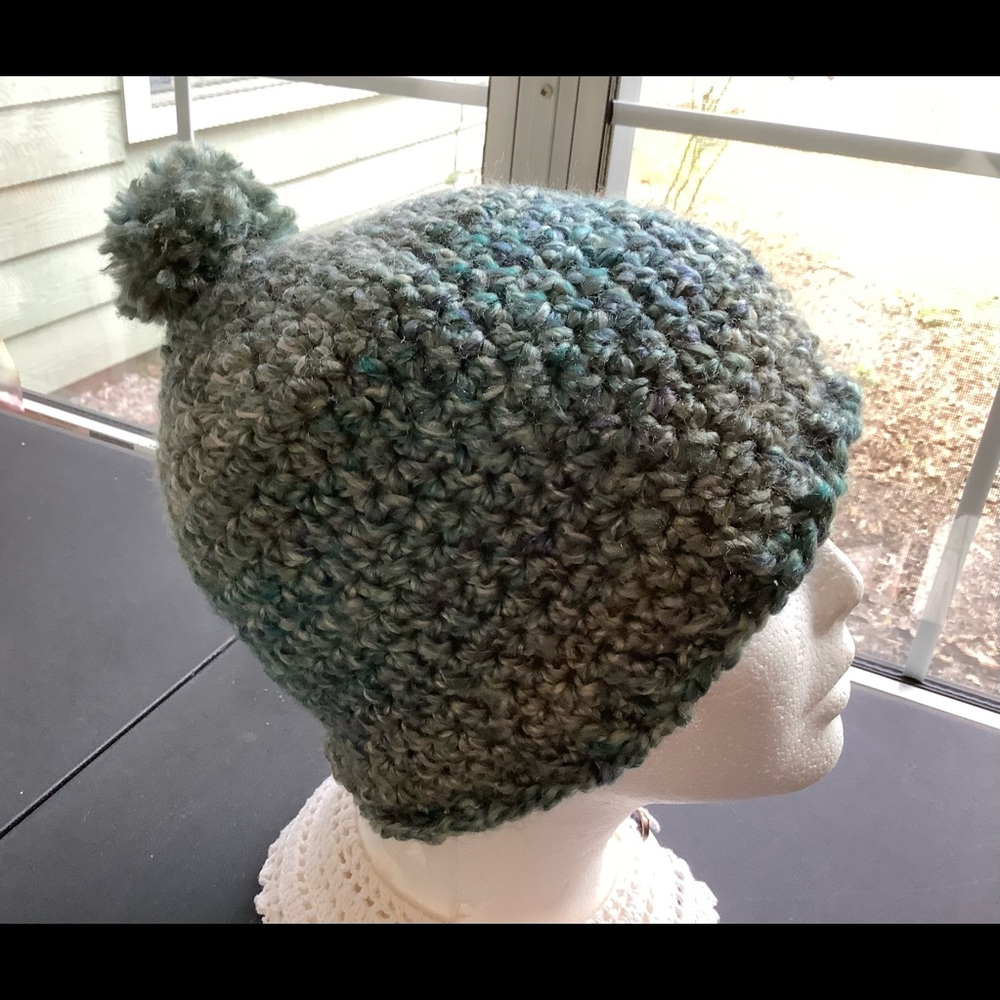 Childs pompom hat